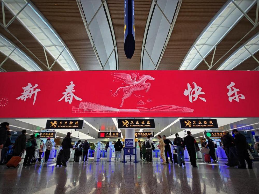 新春走基层·新华鲜报丨“BecomingChinese”！在中国过春节(图1)