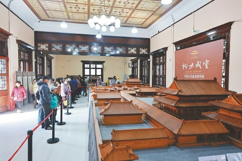 ��(j��)�ϣ��ڳ��е�һ�� ��׽�������C