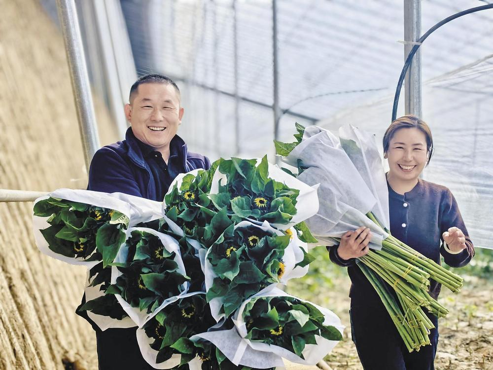 幸福得像花儿一样。