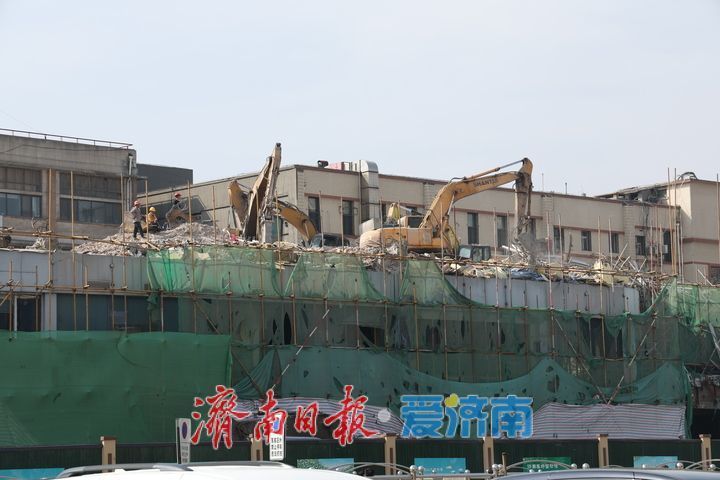 �����������ò���������� ��վ�Ϲ㳡��Ұ����