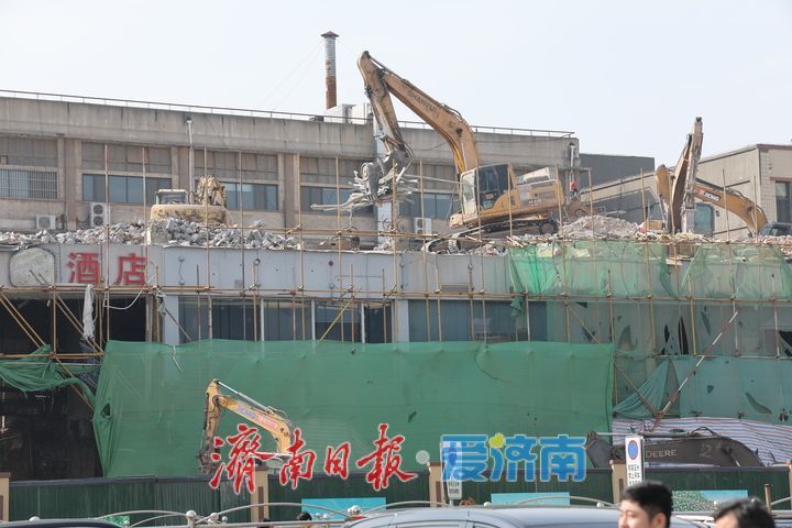 �����������ò���������� ��վ�Ϲ㳡��Ұ����