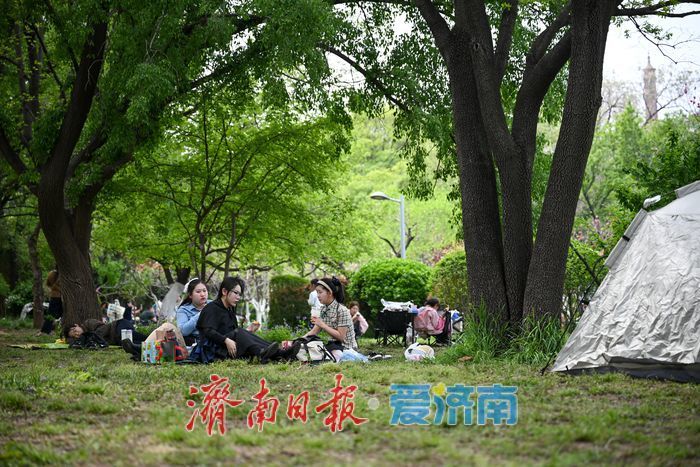 �����׺Ȫ�Ǵ�ɫ ��԰¶Ӫ����ĩ�羰