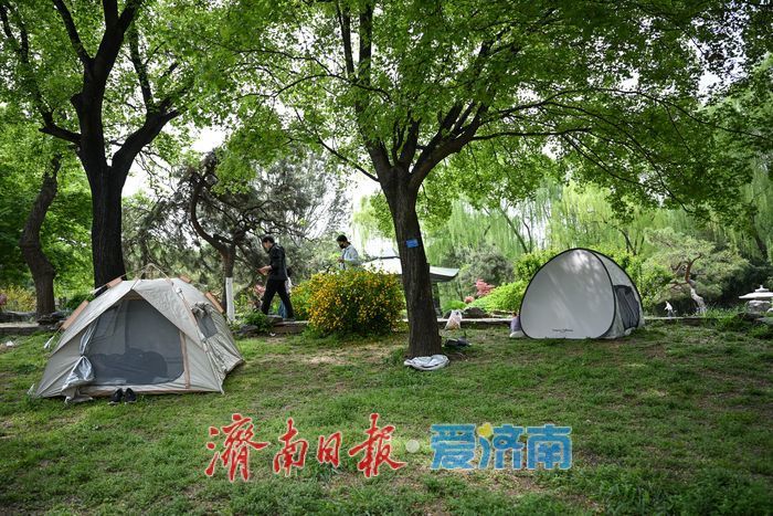 �����׺Ȫ�Ǵ�ɫ ��԰¶Ӫ����ĩ�羰