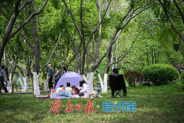 �����׺Ȫ�Ǵ�ɫ ��԰¶Ӫ����ĩ�羰