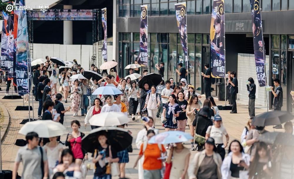 超八成观众来自岛外这场电竞决赛“点燃”海口周末(图3)