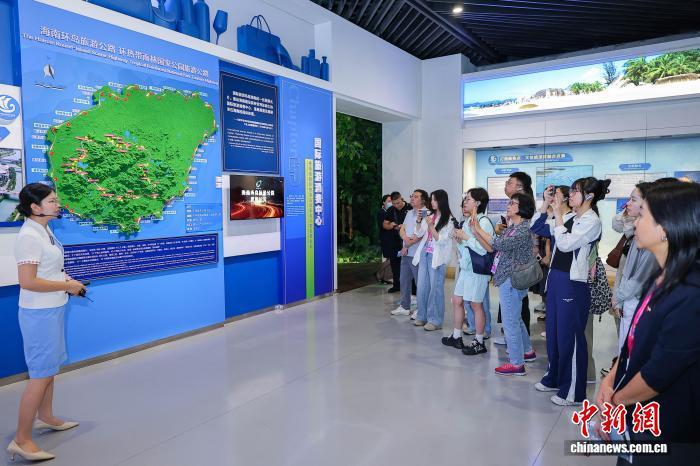 开局之年看中国·开放自贸港：一个成果展何以吸引人流不断？(图1)