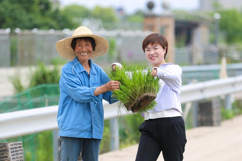 这位参加过国庆阅兵的女兵退役后回上海农村工作16年后怎样了？博鱼体育- 博鱼体育官网- APP下载世界杯指定平台
