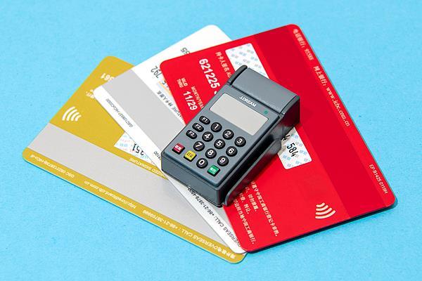 多家银行密集停发信用卡缩量调整背后有哪些原因？(图4)