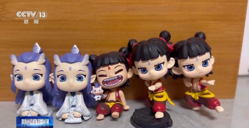 视频丨制售盗版拉布布、哪吒家族式犯罪团伙被警方打掉(图2)