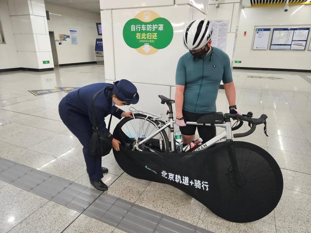 北京试点“轨道+骑行”付费服务自行车如何“坐”地铁？(图1)