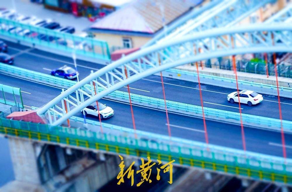 28年历史跨铁路桥维护,黄色桥梁换“灰装”焕新亮相