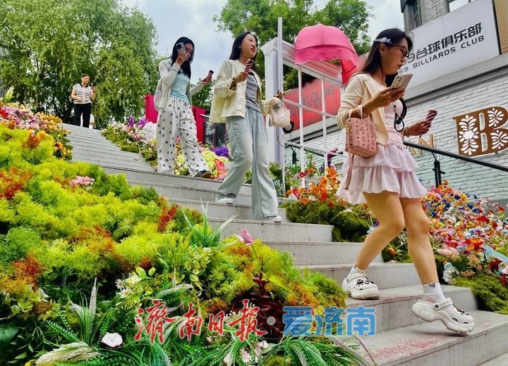闯入现实版莫奈花园!老商埠“花海楼梯”浪漫值拉满