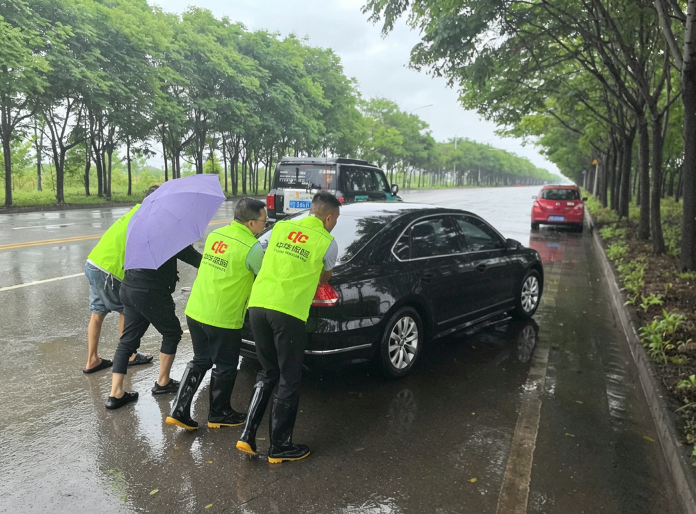 暴雨袭城中华财险湖北分公司靠前指挥跑出理赔加速度(图1)
