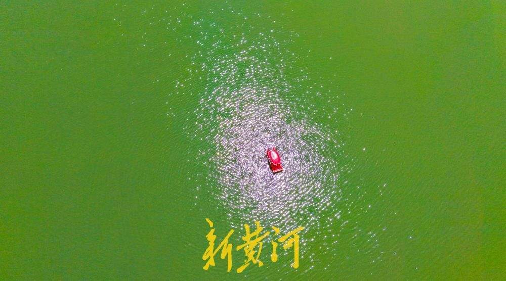 济南云锦湖开放水上游乐项目 市民可乘船赏景