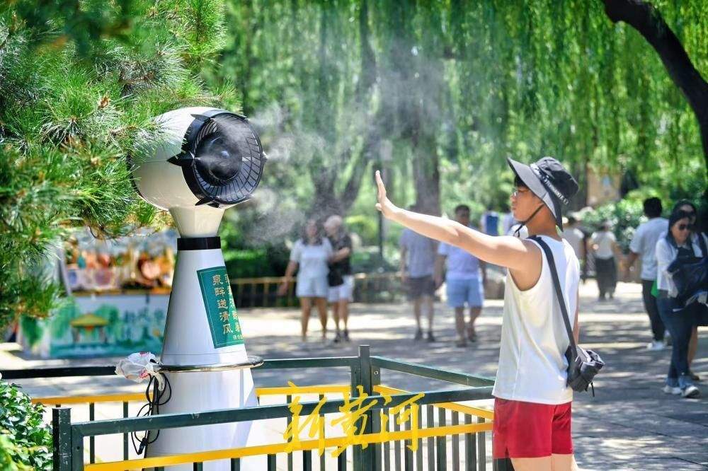 盛夏送清凉 济南趵突泉畔赏泉自带天然“空调”