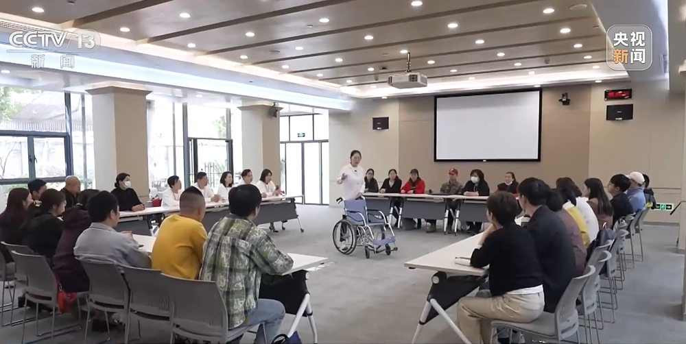 上海老年助医陪诊新规落地陪诊师须持证上岗(图8)