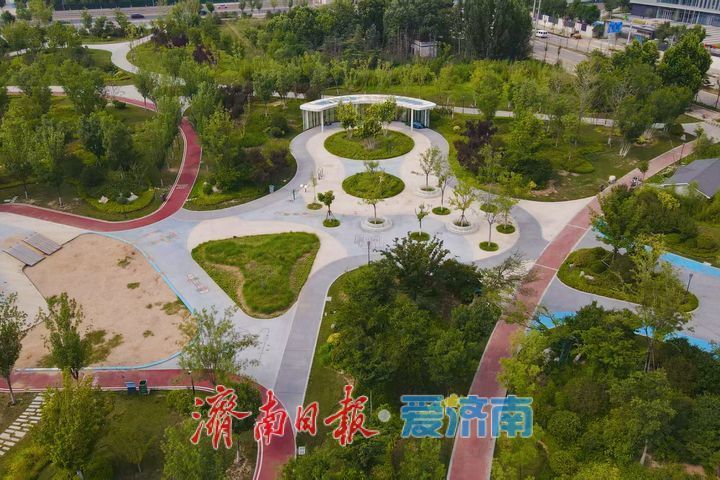 芳草绵延环步道 悦动绿谷尽显盛夏生机
