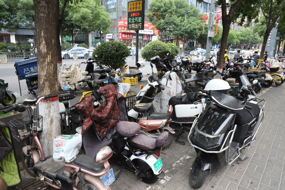 山西小店区多方联动 非机动车“归位” 让文明“到位”