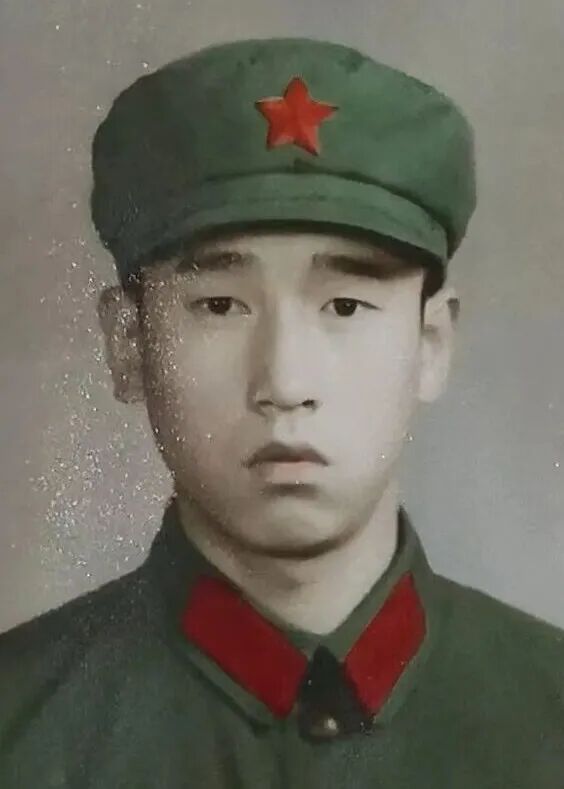 20多年坚持在东风航天城做手工艺品这位退役军人到底图什么？(图2)