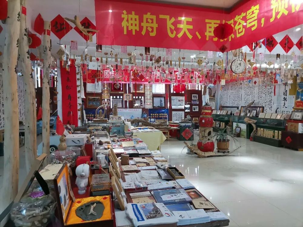 20多年坚持在东风航天城做手工艺品这位退役军人到底图什么？(图3)