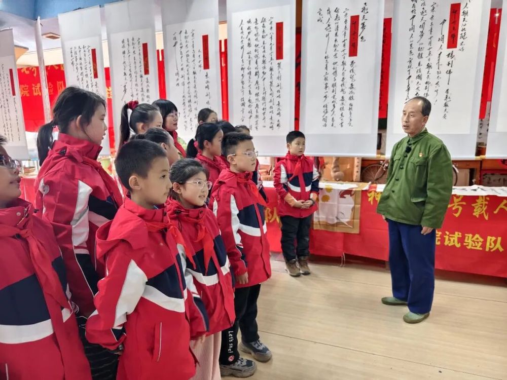 20多年坚持在东风航天城做手工艺品这位退役军人到底图什么？(图5)