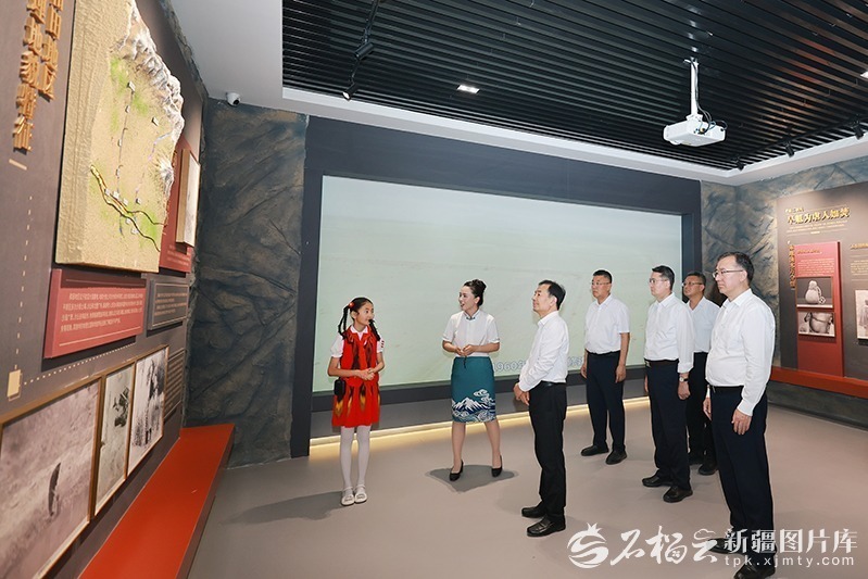 陈小江在和田地区调研