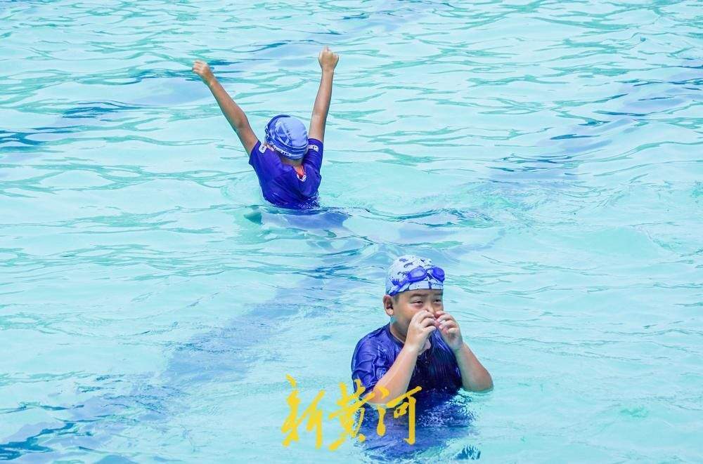 济南泉水浴场迎来客流高峰 市民畅享18℃天然清凉