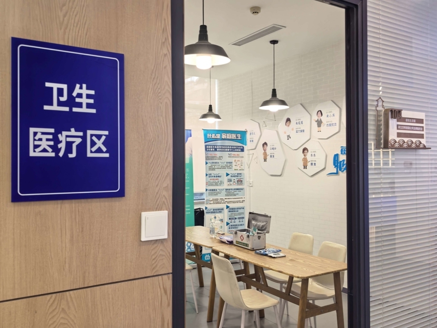 风雨不停不能松懈，他们坚守一线筑牢安全底线