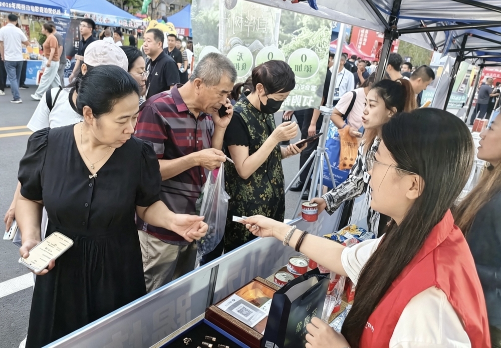 看球顺便买买买“赛事+展销”激活城乡消费新动能(图1)