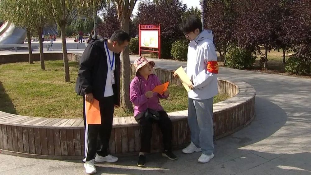 双辽市住建局开展文明游园宣传活动(图2)