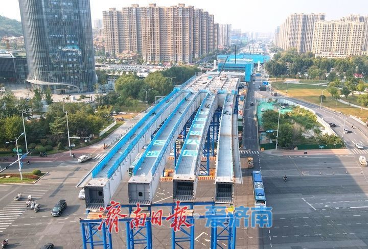 凤凰黄河大桥南延工程钢箱梁开始上跨经十路
