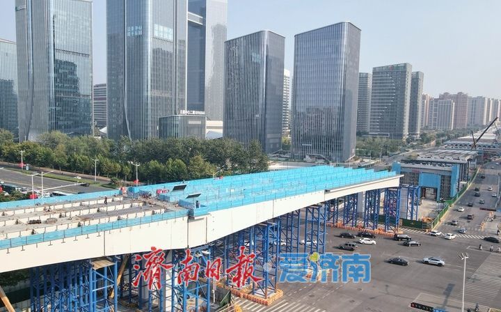 凤凰黄河大桥南延工程钢箱梁开始上跨经十路