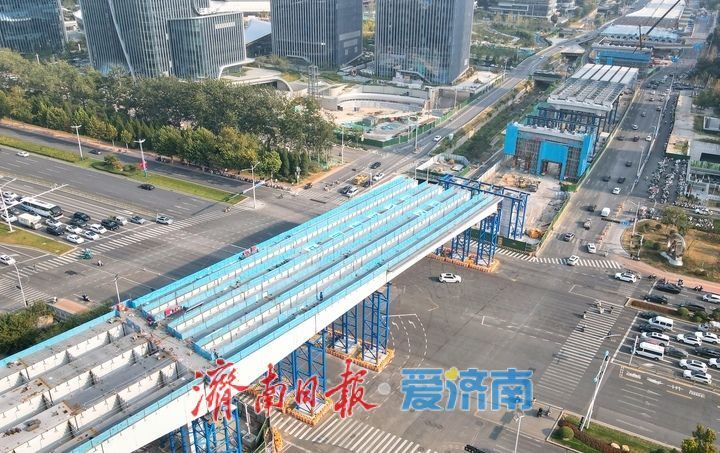凤凰黄河大桥南延工程钢箱梁开始上跨经十路