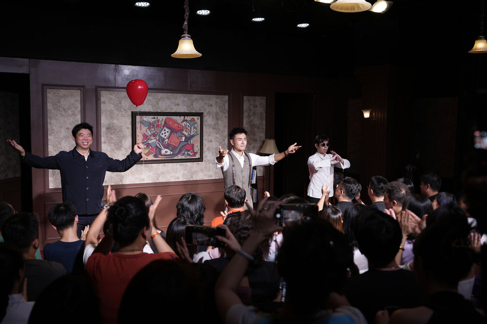 不只挑衣服、还挑“身份牌”:宁波老百货“长”出沉浸式剧场(图1)