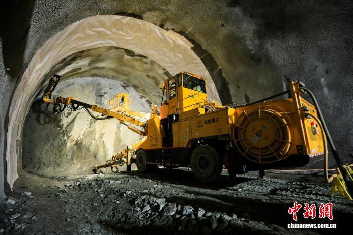 两万余名建设者坚守岗位重庆多条高铁建设加速推进(图1)
