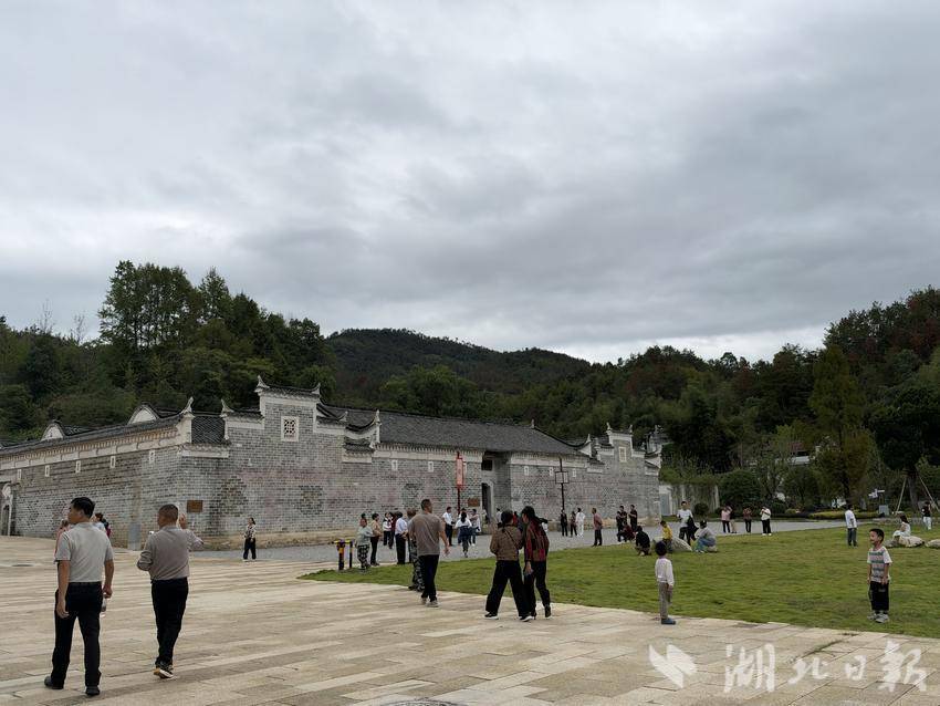 国庆黄金周段氏府文化旅游区游人如织