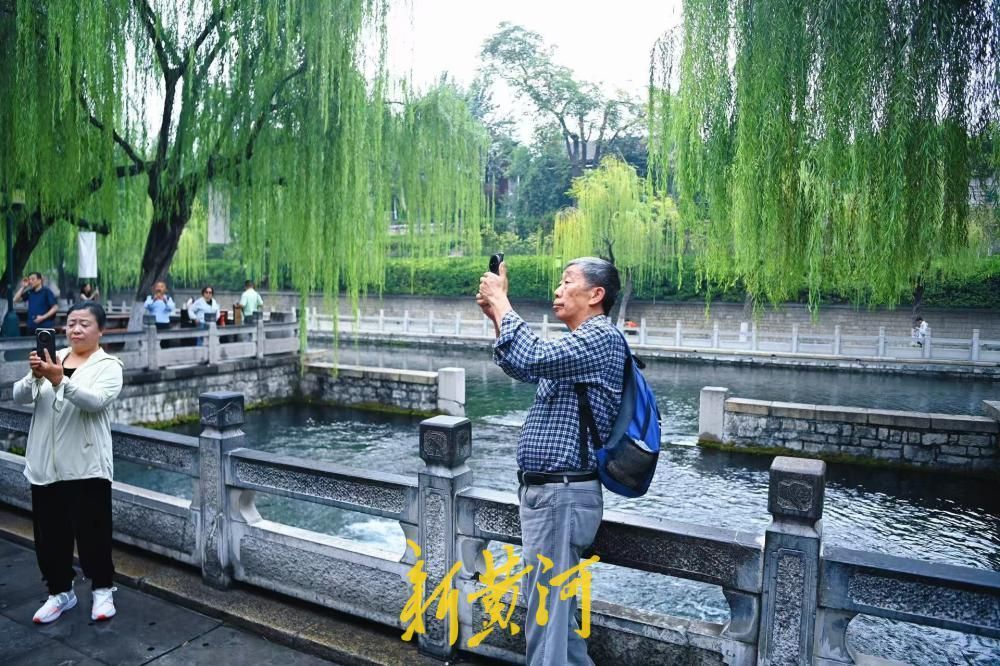 冷空气送秋意,泉城秋景醉游人